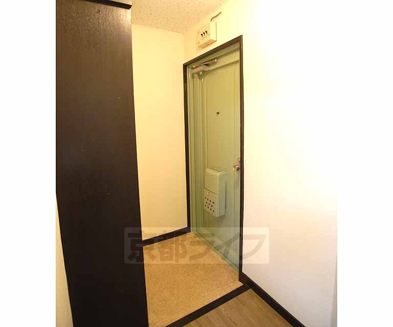 Entrance. Spacious entrance space.