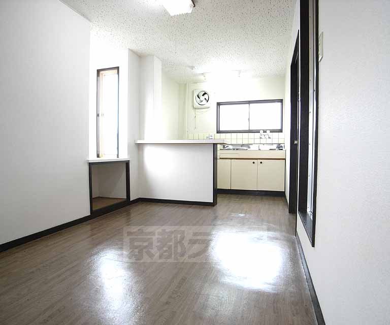 Living and room. Large dining.