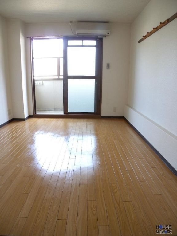 Living and room. Hiroshi 6.2 Pledge