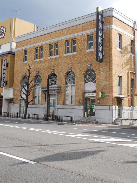 Bank. Kyoto Chuo Shinkin Bank Marutamachi 775m to the branch (Bank)