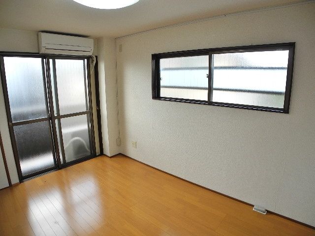 Living and room. For further information, please contact toll-free 0120-21-3325 ☆