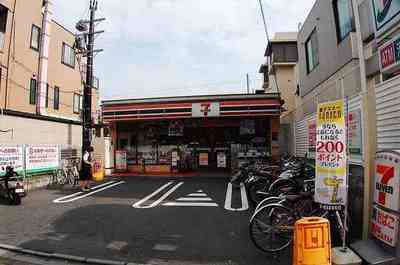 Convenience store. 402m to Seven-Eleven (convenience store)
