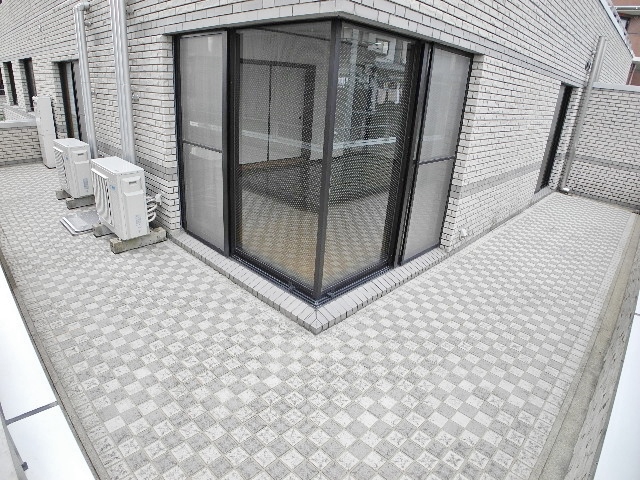 Balcony. L is shaped balcony ☆