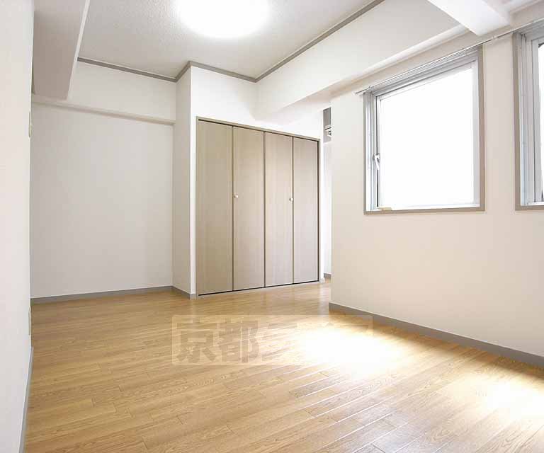 Living and room. Clean, great room.