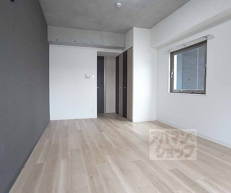 Living and room. Spacious room