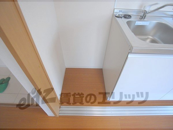 Other room space. Refrigerator yard