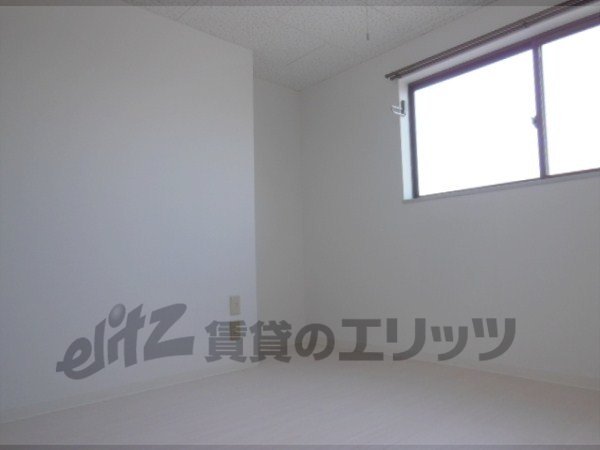 Living and room. It has been the white tones, Bright room