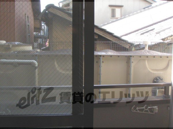 Other room space. Refrigerator yard