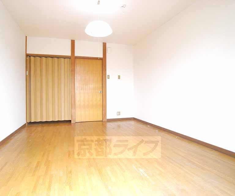 Living and room. Spacious Western-style.