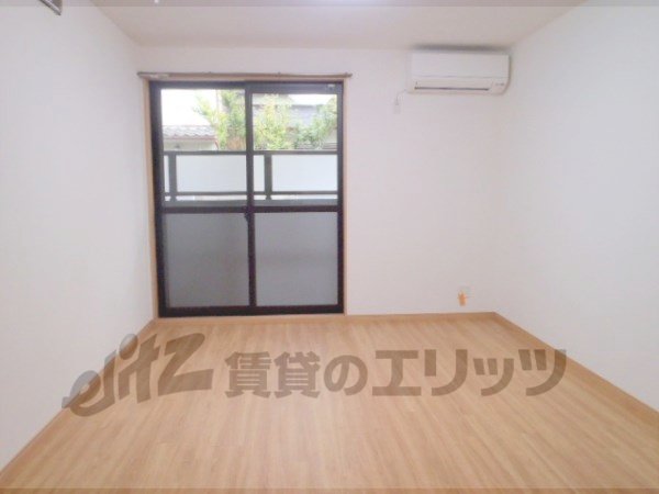 Living and room. 8 quires of Western-style