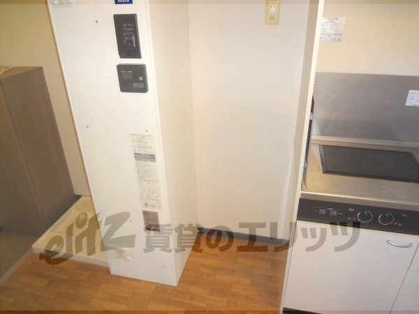 Other room space. Refrigerator yard