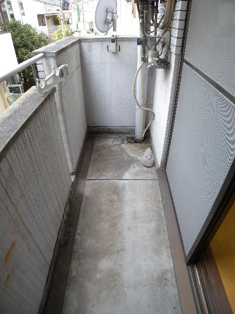 Balcony. For further information, please contact toll-free 0120-21-3325 ☆