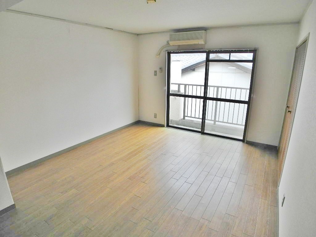 Living and room. Looking Kyoto rooms ・ ・ ・ House network Kawaramachi