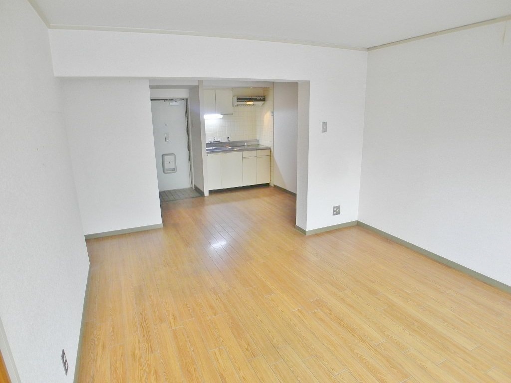 Other room space. For further information, please contact toll-free 0120-21-3325 ☆