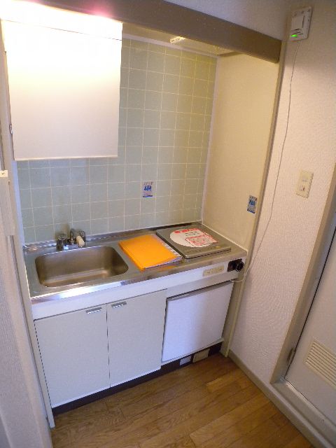 Kitchen. Cooking a breeze in the work space! (^^)!