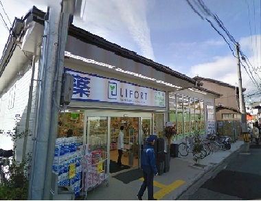 Dorakkusutoa. Raifoto Demachiyanagi to the store (drugstore) 823m