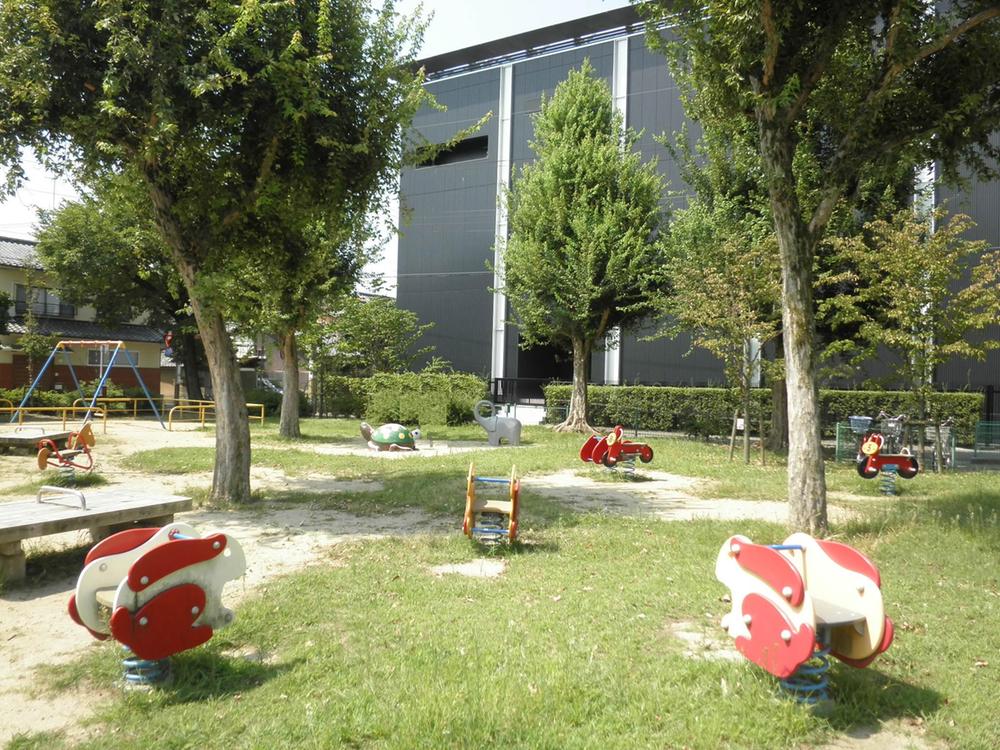 park. Until the Xuanwu Park 310m children is a big wide park Kakemawareru.