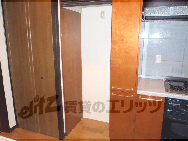 Other room space. Refrigerator yard