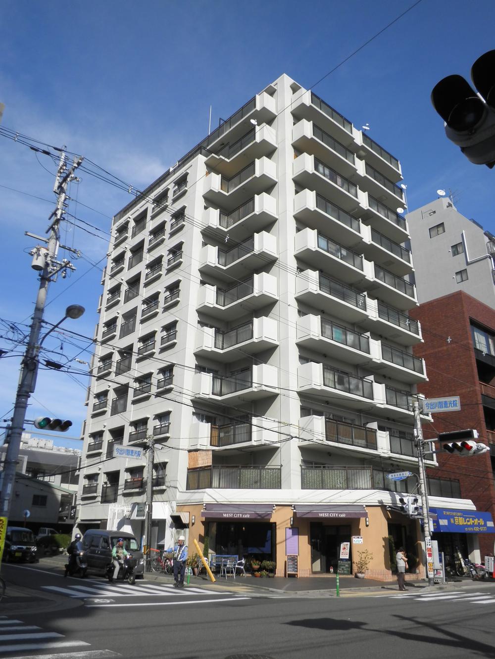 Local appearance photo. Local (11 May 2013) Shooting