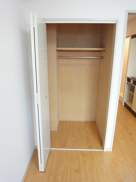 Receipt. (A photograph of the same type by Room No.)