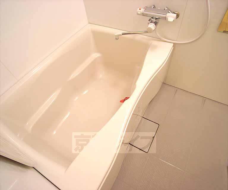 Bath. Beautiful there is a feeling of cleanliness.