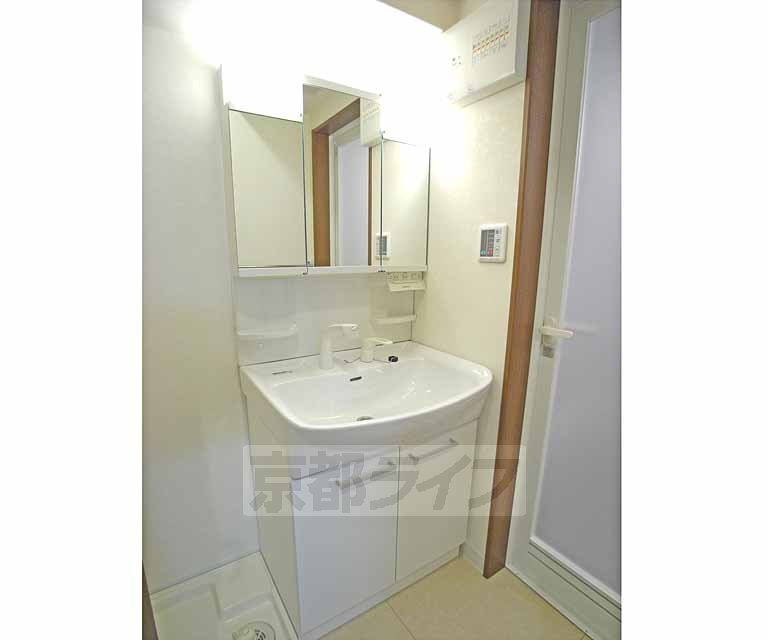 Other Equipment. It is a wash basin with a user-friendly.