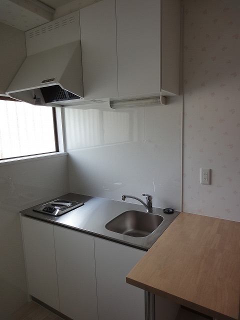 Kitchen. Also dishes easy at kitchen counter