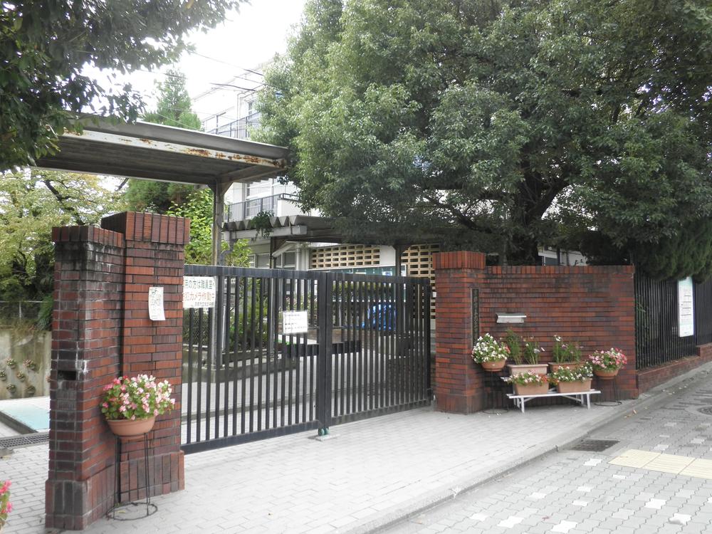 Junior high school. 1018m to Kyoto Municipal Asahigaoka junior high school