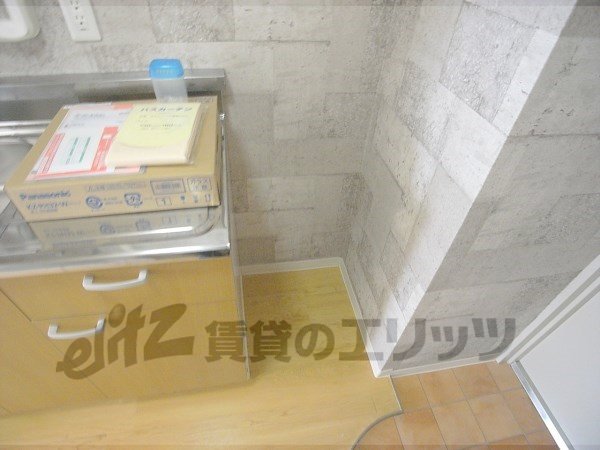 Other room space. Refrigerator yard