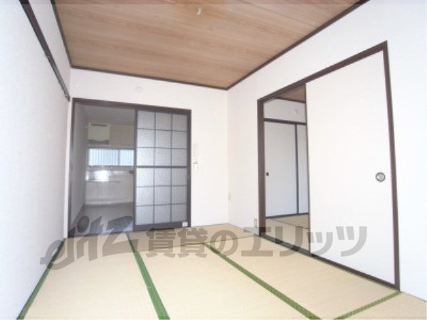 Living and room. Such as walls and ceilings, It is beautiful.