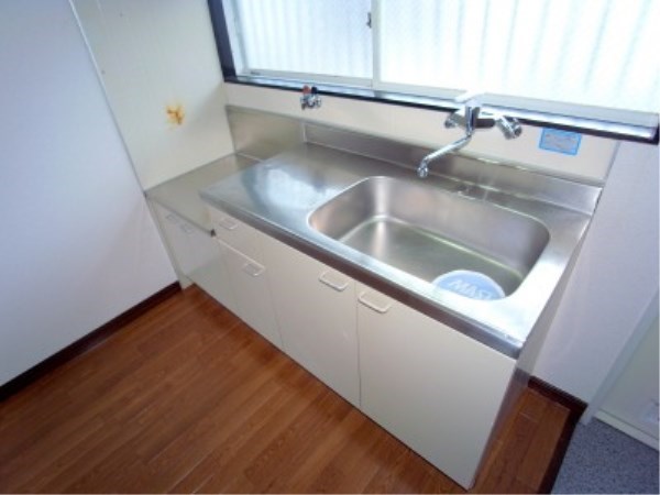 Kitchen. Kitchen table of spread.