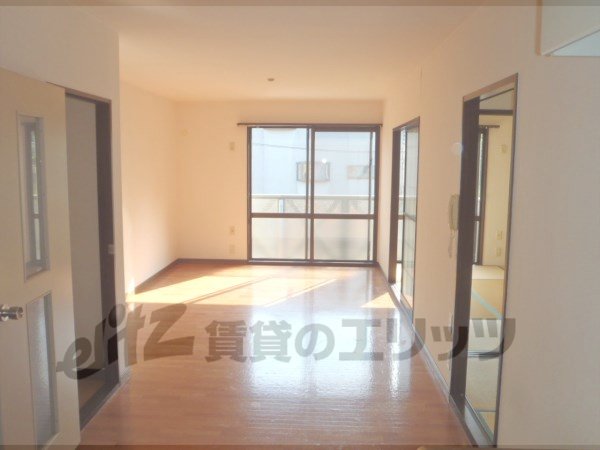 Living and room. Day good