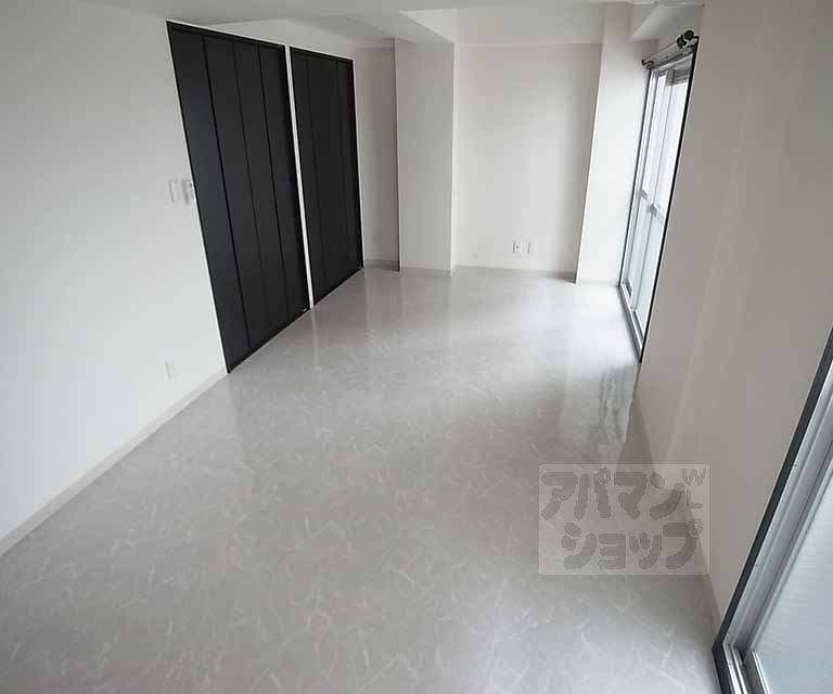 Living and room. Spacious living room space