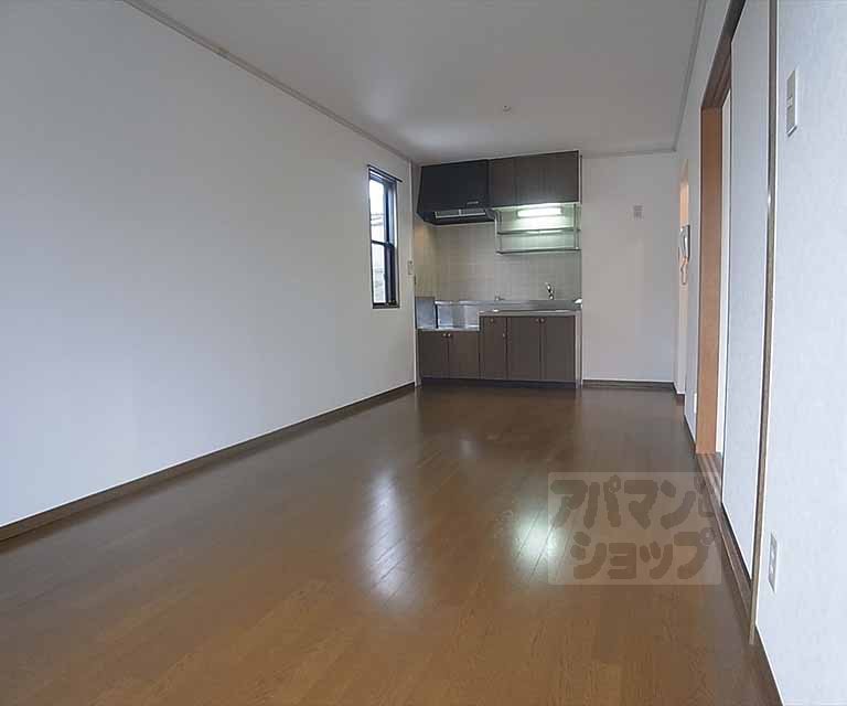 Living and room. Spacious living