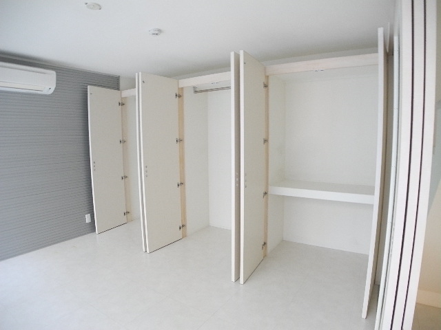 Receipt. Plenty of storage space !! in each room