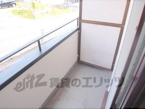 Balcony. Widely laundry is dried easy.