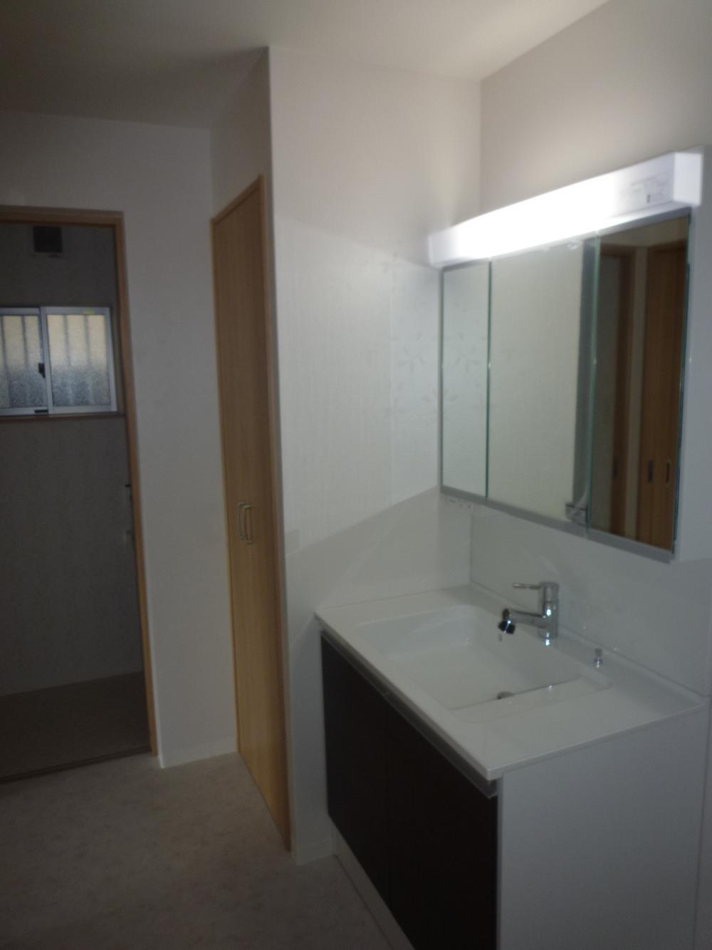 Wash basin, toilet. Indoor (June 2013) Shooting