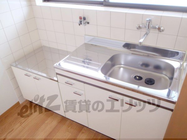 Kitchen. It is also will be fun spacious kitchen dishes