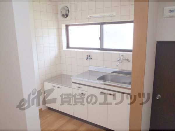 Kitchen. You can put even a two-necked stove installation Allowed chopping board