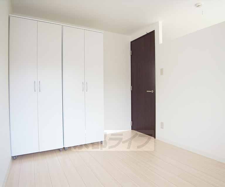 Living and room. 6 Pledge of Western-style.