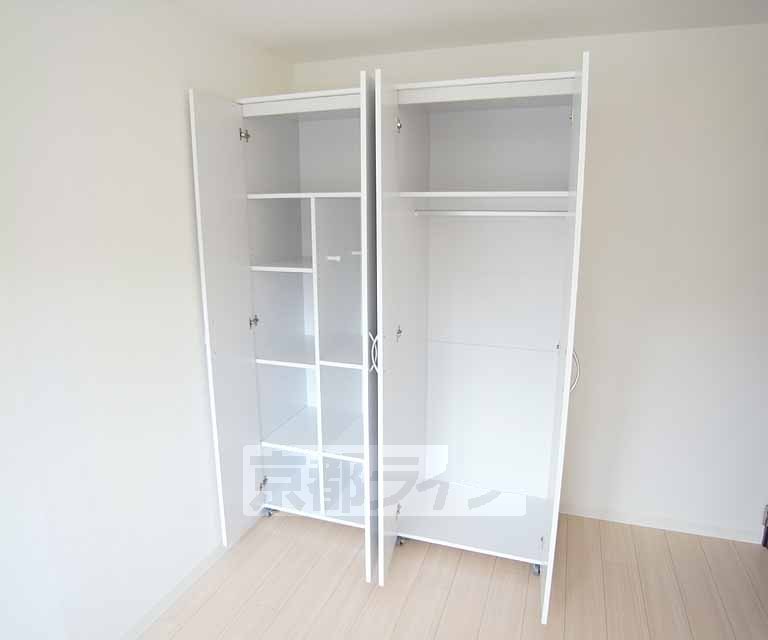 Receipt. Western-style is a movable storage.