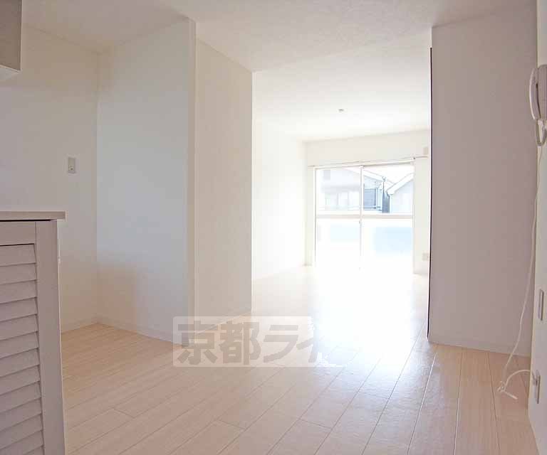 Living and room. 12 Pledge of spacious living.