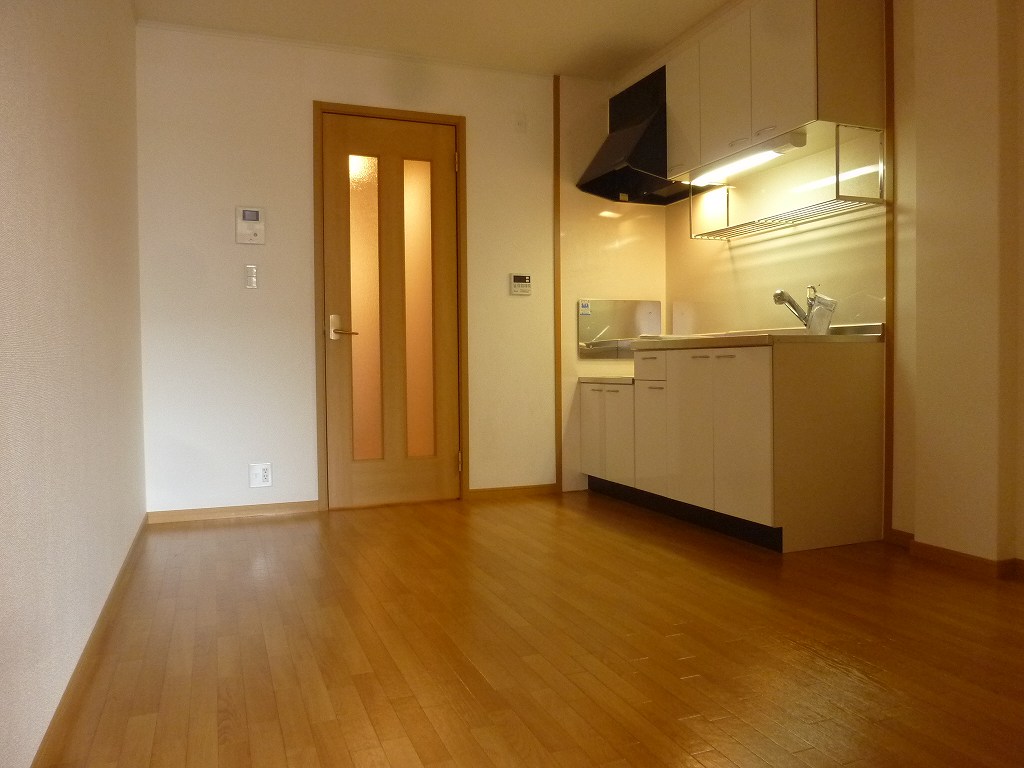 Living and room. Beautiful dining kitchen ☆