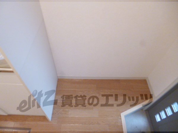 Other room space. Refrigerator yard