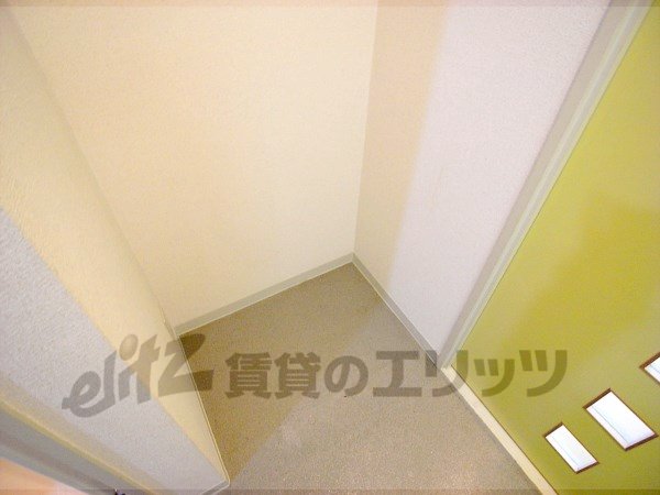 Other room space. Refrigerator yard