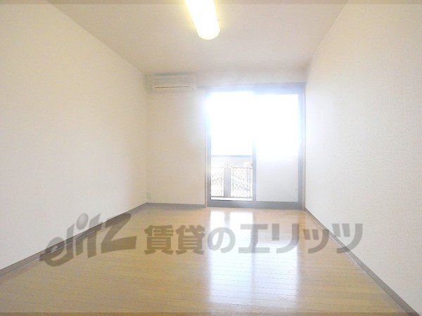 Living and room. Bright room on the south-facing