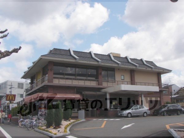 restaurant. 800m to McDonald's Temple of the Golden Pavilion shop (restaurant)