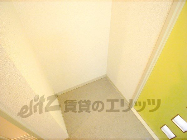 Other room space. Refrigerator yard