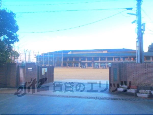 Junior high school. Nishigamo 600m until junior high school (junior high school)