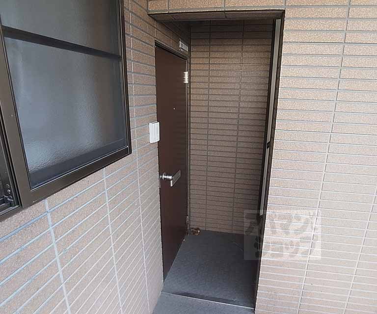 Other common areas. Building entrance part